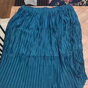 Elegant Teal Pleated Skirt